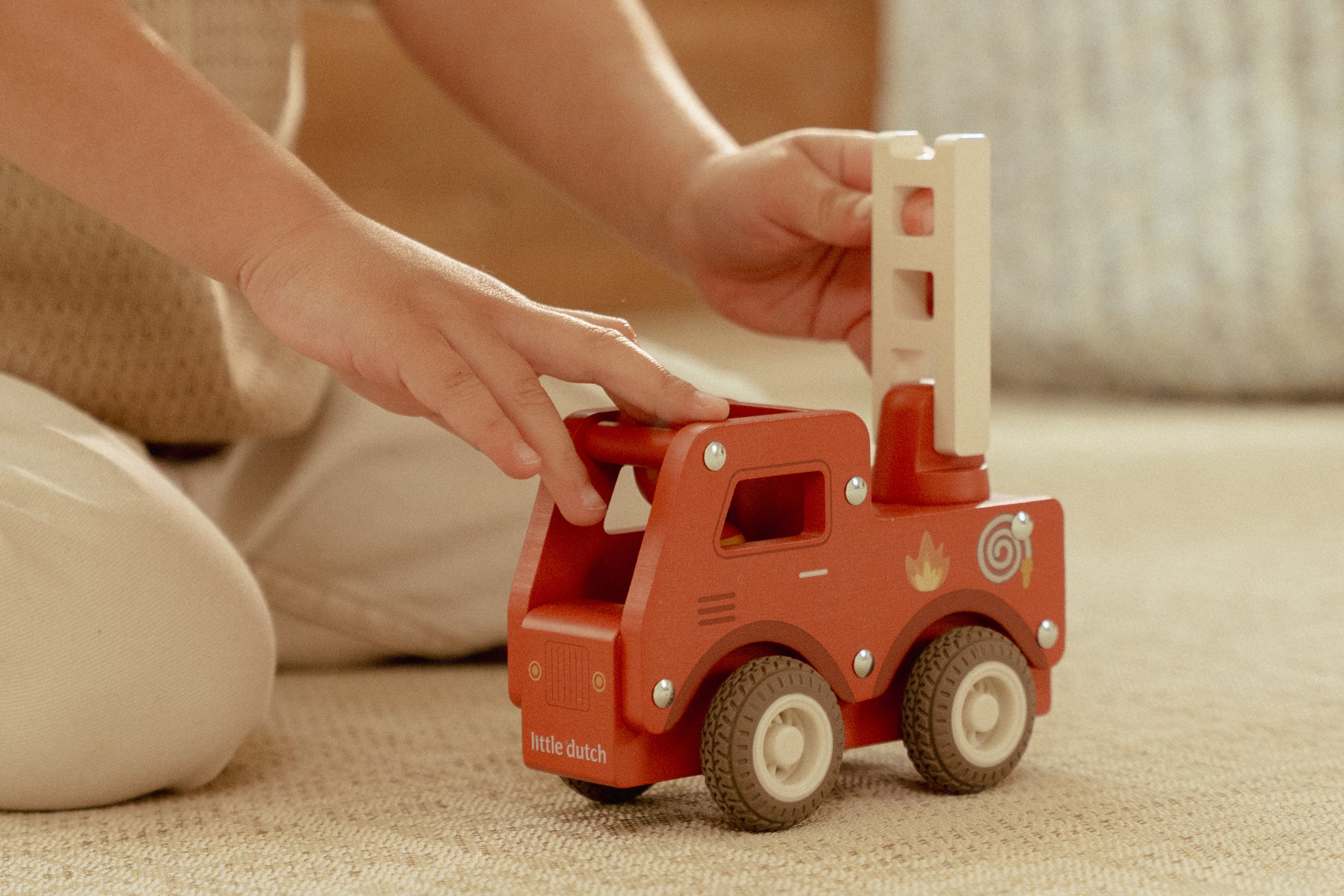 Camion de pompiers en bois