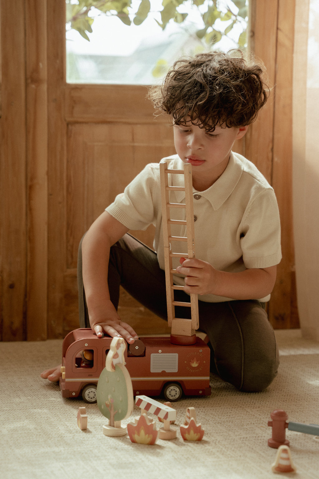 Camion de pompiers et accessoires en bois