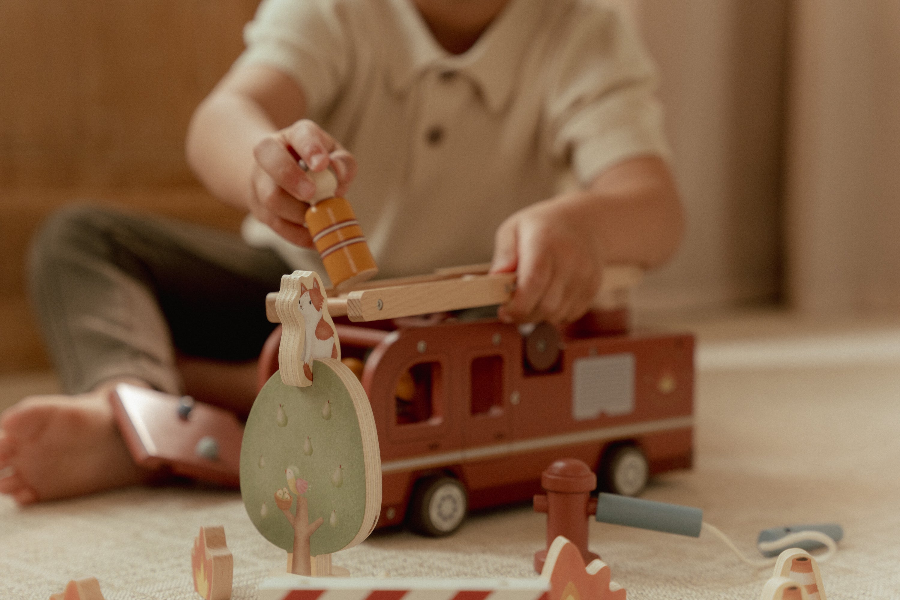 Camion de pompiers et accessoires en bois